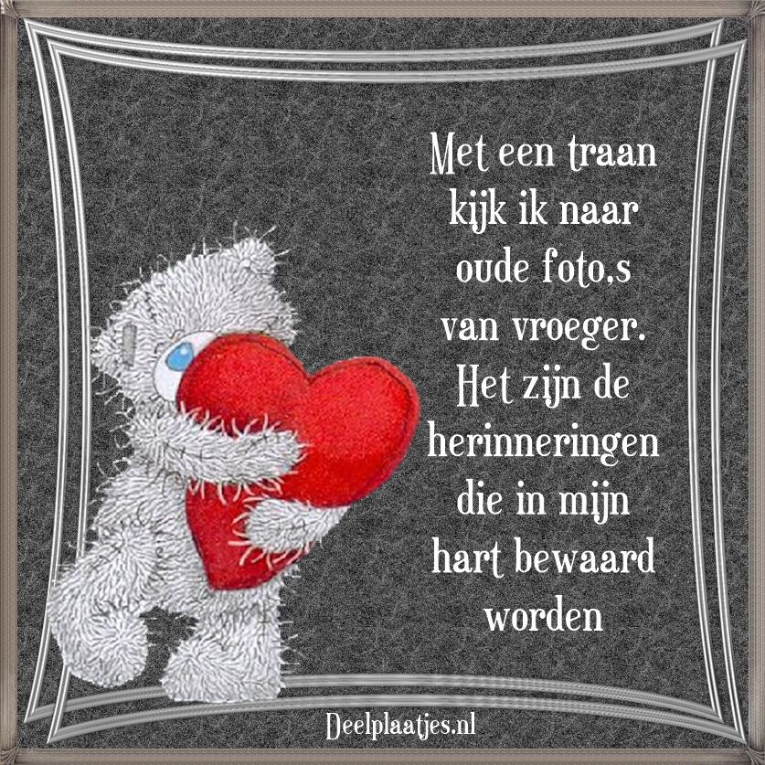 Met een traan kijk ik naar oude fotos